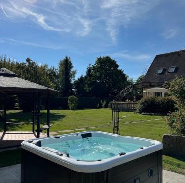 Maison De Campagne - 6 Chambres 12 personnes - Jacuzzi, Cinéma 7 Places, Sauna by So Homy