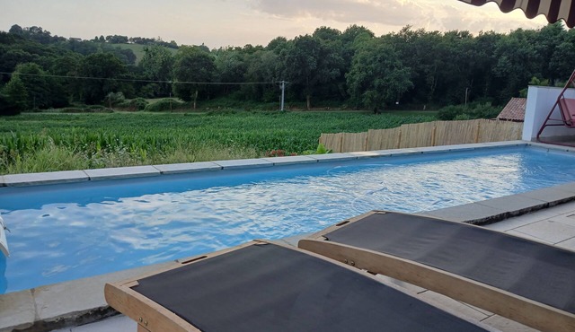 Maison de Campagne Avec Deux Chats et Piscine