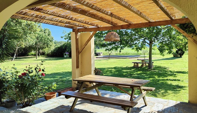 Maison de Campagne Avec Terrasse Terrain Arboré Piscine Privée au Calme Absolu