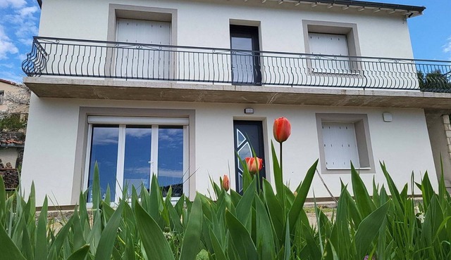 Maison de Campagne, calm and views of the surrounding countryside guaranteed.