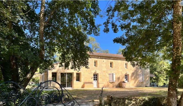 Maison de Campagne en Bord de Rivière