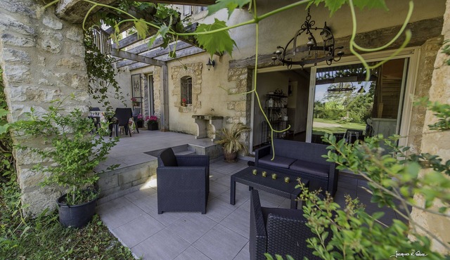 Maison de Campagne en Pierre Blanche un Véritable Havre de Paix et de Quiétude