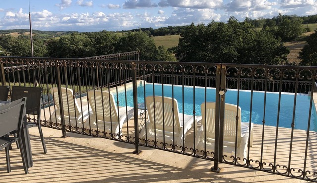 Maison de Campagne Entièrement Rénovée en Pleine Nature Gersoise