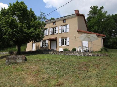 Maison de campagne avec grande terrasse, près de Lavaudieu et accessible PMR - FR-1-582-217