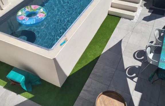 Maison de campagne individuelle et patio