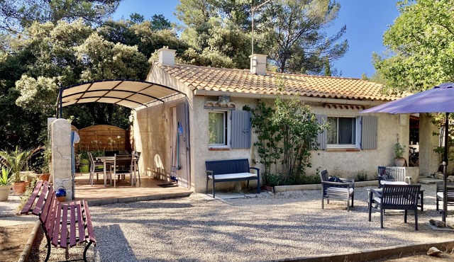 Maison de Campagne Près Daix en Provence