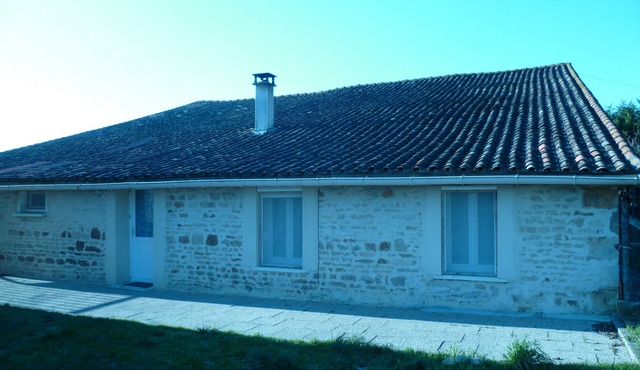 Maison de Campagne Avec 3 Couchages Tous Équipée Cour et Jardin Privée