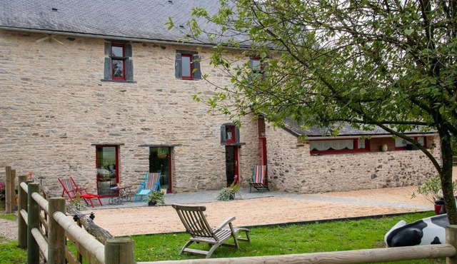 Maison de Campagne Spacieuse avec Piscine Privée et Jardin Clos - FR-1-306-1114
