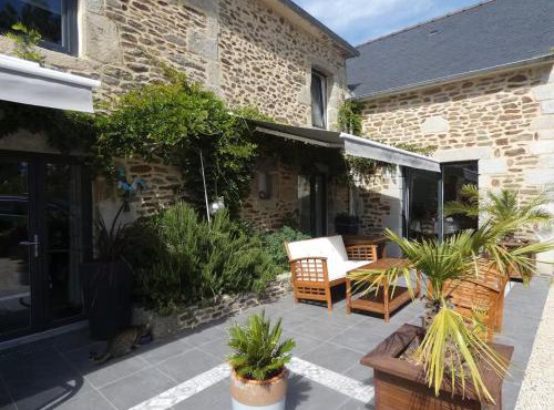 Maison de caractère à Corseul, jardin et piscine