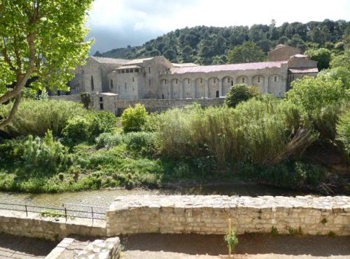 Maison de caractère face à l abbaye de lagrasse