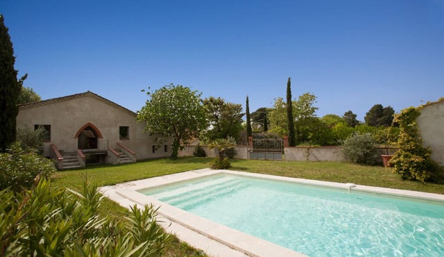 Maison de Caractère Avec Piscine et Jardin Privatif Clos Dans Domaine