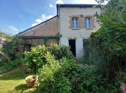 Maison de charme dans joli jardin arboré de 300 m2