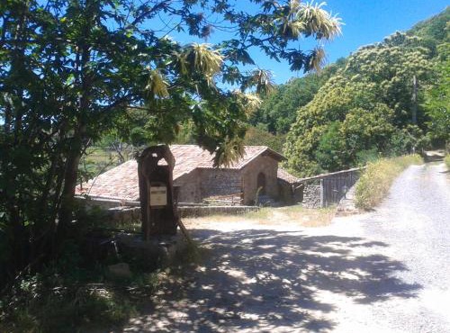 Maison de charme à Saint-Andéol-de-Vals avec vue sur la montagne