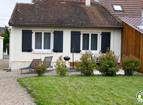 Maison de charme à Villeneuve sur Allier, jardin paisible, idéal pour 4 pers., linge fourni - FR-1-489-372