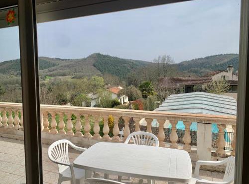 Maison de charme à Saint-Géry avec piscine partagée