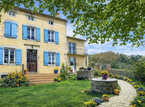 Maison de Charme à Domeyrat: Jardin, Balades, Confort et Animations Culturelles - FR-1-582-334