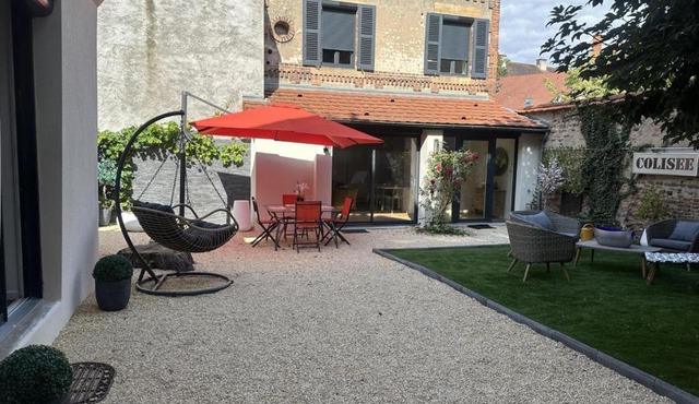 Maison de charme au centre de Moulins, avec jardin et terrasse, tout confort inclus - FR-1-489-474