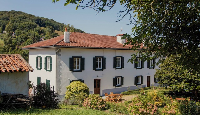 Maison de Charme Avec Grand Jardin au Coeur du Pays Basque