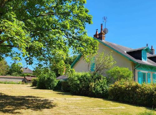 Maison de charme avec grand jardin, au cœur d'un village proche de Nevers - FR-1-489-556