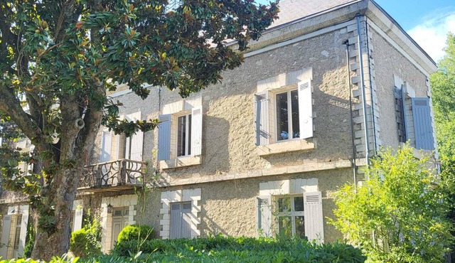 Maison de Charme Avec Piscine et Climatisation