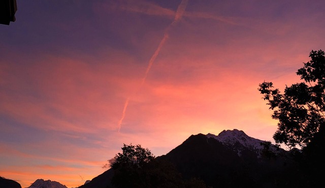 Maison de charme dans la nature avec piscine face aux Alpes