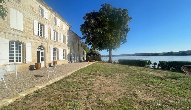 Maison de Charme Dans le Bordelais Bord de Rivière et Proche St-emilion