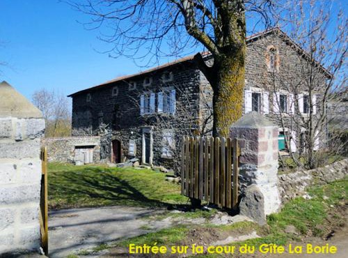 Maison de charme en campagne à Arlempdes avec jardin