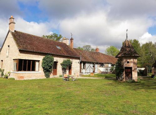 Maison de Charme en Sologne avec Étang Privé, Grand Parc et Cheminée - FR-1-586-37