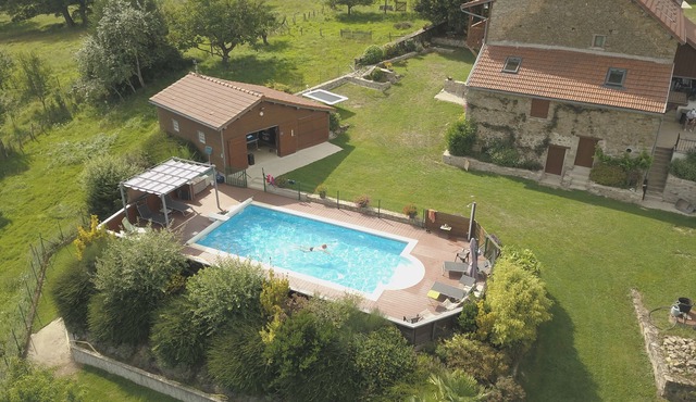 Maison de Charme, sol en Pierre, Dans Petit Hameau Tranquille