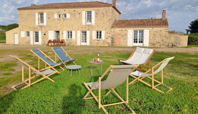 Maison de Famille Avec Grand Jardin et Piscine à 15 mn des Plages