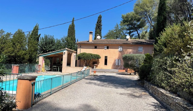 Maison de Famille Entre Pinède et Vignes à 15mn de la Plage