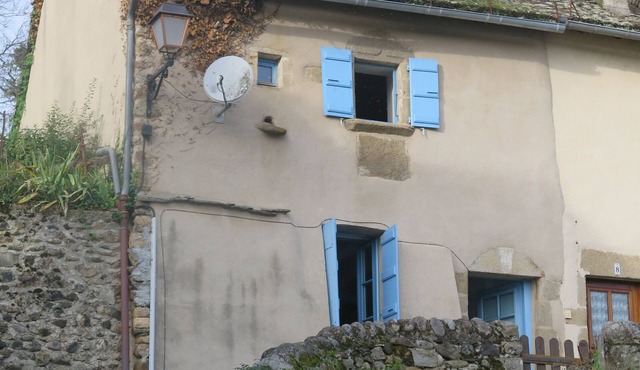 Maison de Pêcheur en Pierre du Xviie Siècle au Bord de la Dordogne