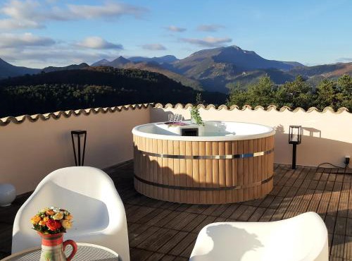 Maison de Céline en pleine Nature avec vue Montagnes et Jacuzzi