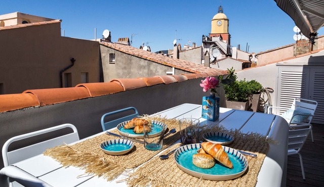 Maison de l'Ormeau - Beautifully decorated 3-bedroom townhouse with roof top terrace