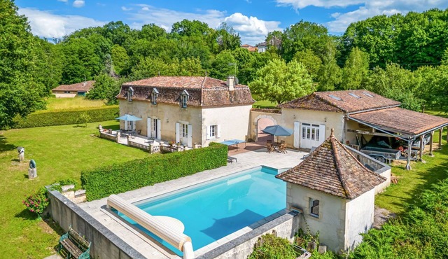 Maison De La Dronne - Four Bedroom Villa, Sleeps 8