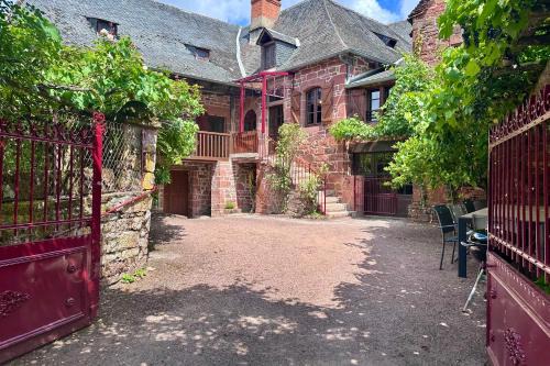 Maison de la Fontaine - Typique - Bourg de Collonges