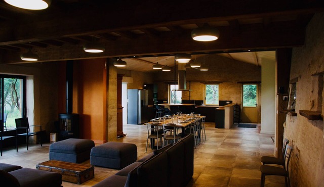 Maison de Luxe Indépendante Dans une Aile du Logis, Terrasse Nature, Randonnées