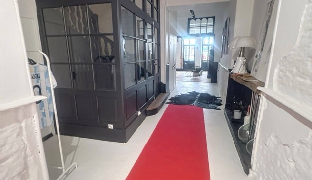 Maison de maître 250 m² - courtyard & glass roof for up to 10 people. Possible events.