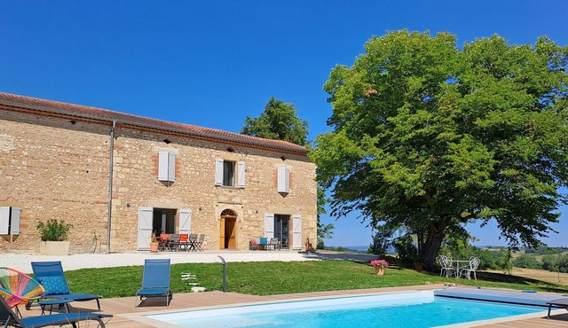 Maison de Maître 👨‍👩‍👧‍👦 7 persons 🏊🏼‍♀️ Swimming pool 🎣 🌳 Lake & garden
