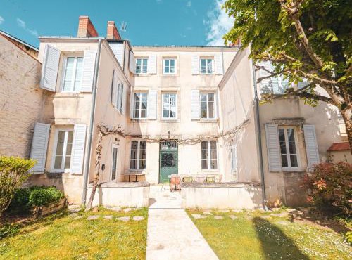 Maison de maître avec jardin, spa et parking au cœur de Châteauroux - FR-1-591-322