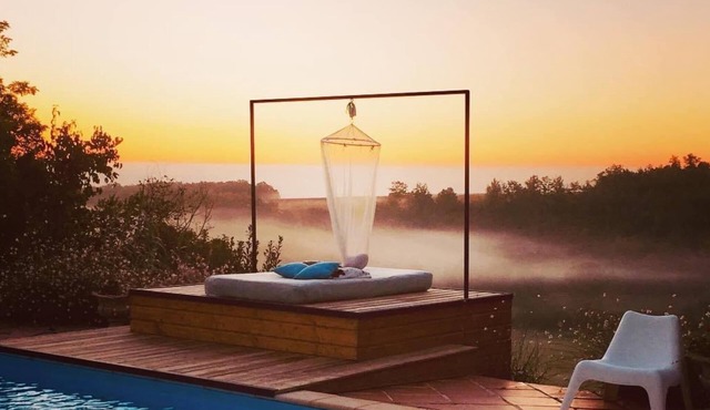 Maison de Maître 10min de Vic. Piscine Privée, Billard, Trampoline, Jeux Enfants