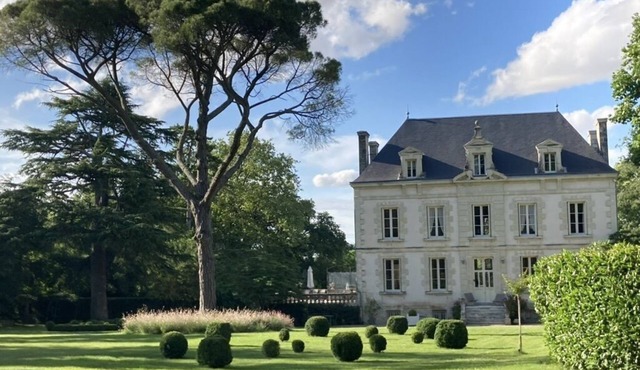 Maison de Maître 19ème Siècle Dans Village Calme à 15km de Poitiers