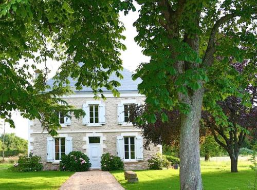 Maison de maître au cœur du Berry avec étang privé, grand jardin et vaste propriété - FR-1-591-116