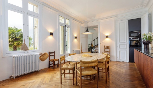 Maison de Maître Charmante Avec Grand Jardin en Plein Coeur de Vouvray