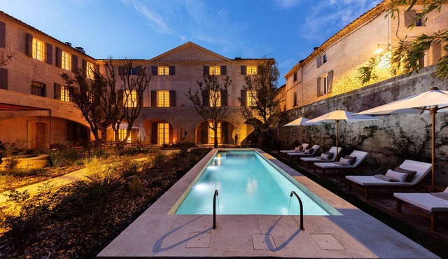 Maison de Maître en Provence Avec 2 Piscines, Jardin et Salle de Sport