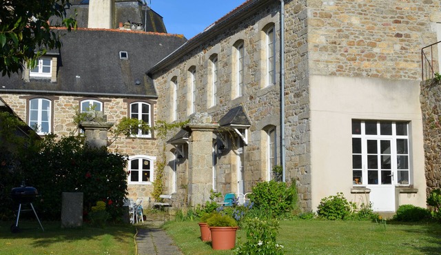 MAISON DE MAITRE, GUARANTEED CHARM & CHARACTER IN THE HEART OF MEDIEVAL TOWN