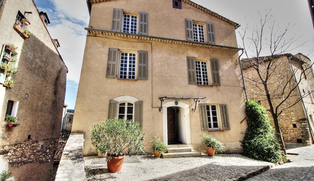 Maison de maître in the heart of the village