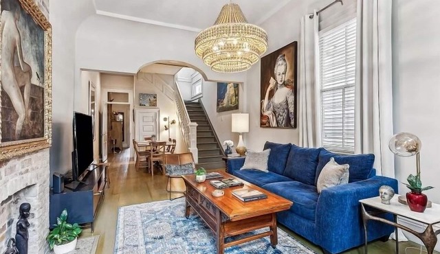 Maison de Manon, steps to the Street Car