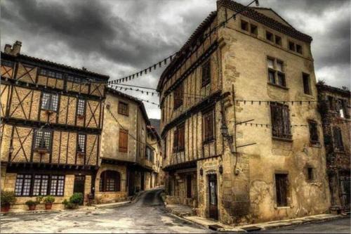 MAISON DE NOSTRADAMUS* OCCITANIE INSOLITE