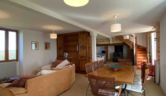 Maison de Pierre Dans la Campagne Périgourdine